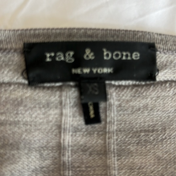 Rag and Bone, Merino Wool, two-tone grey V-neck. XS - Picture 5 of 6